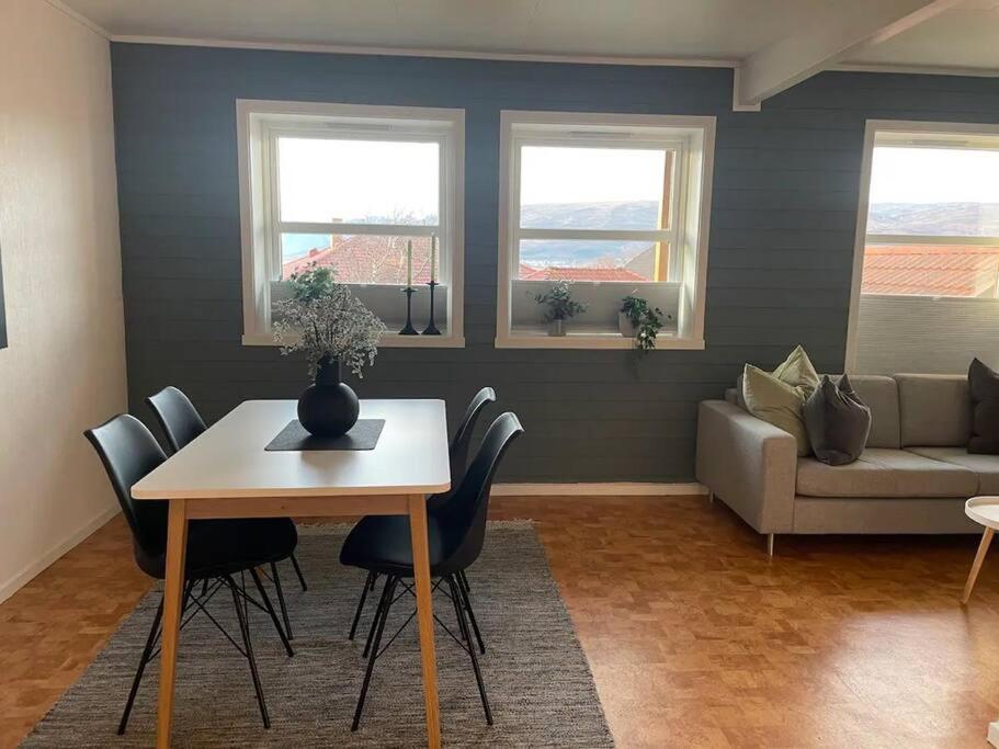 Apartamento Leilighet I Rolig Gate Med Utsikt Og Gratis Parkering Tromsø Exterior foto