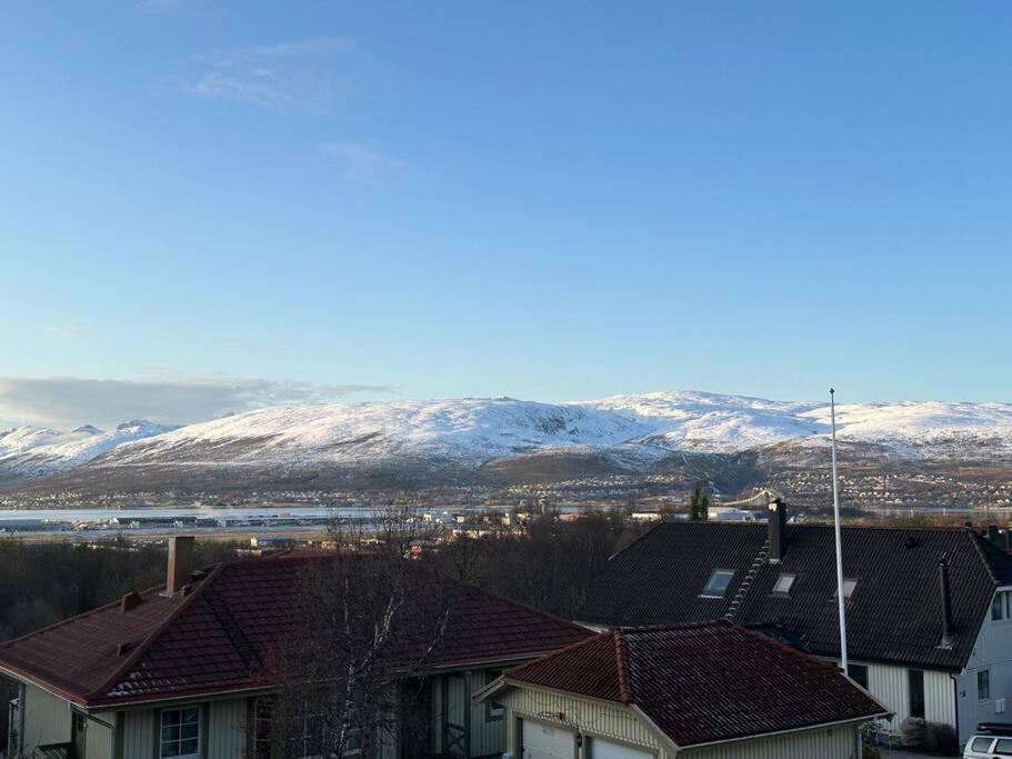 Apartamento Leilighet I Rolig Gate Med Utsikt Og Gratis Parkering Tromsø Exterior foto