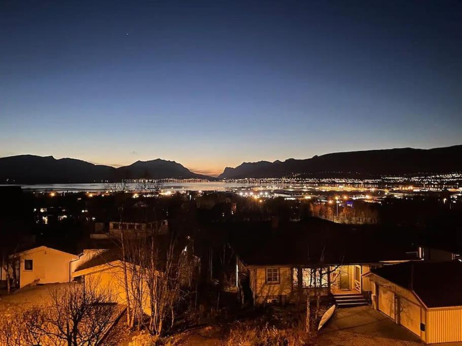 Apartamento Leilighet I Rolig Gate Med Utsikt Og Gratis Parkering Tromsø Exterior foto